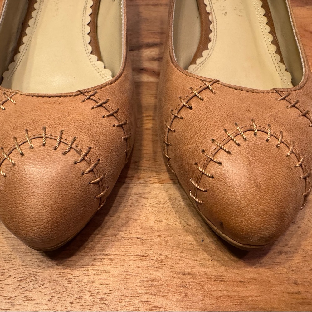 Gorgeous Sabatina Baseball Stitch Tan Leather Wedges Size 37